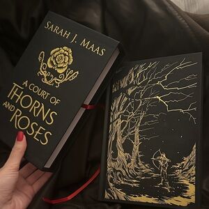 Special Edition A Court of Thorns and Roses